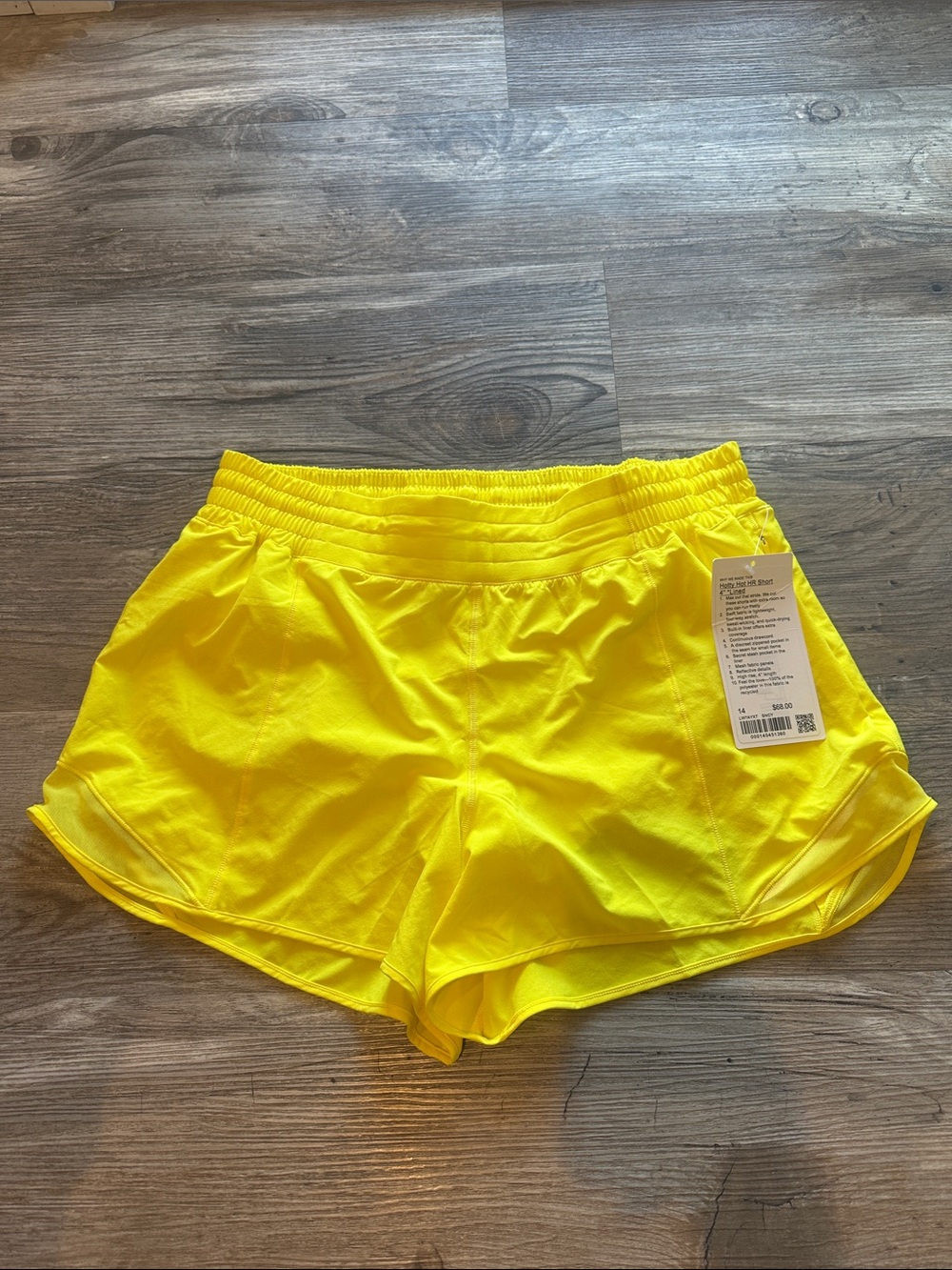 NEW with tags! Lululemon Hotty Hot High-Rise Lined Short 4" Sonic Yellow sz 14